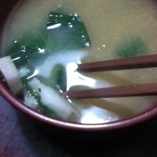 京芋と小松菜の味噌汁